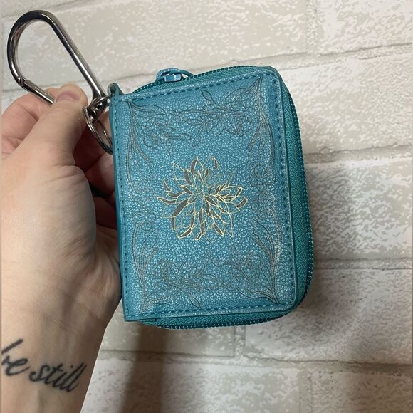 Harry Potter Vera Bradley Herbology Book Bag Charm LIMITED EDITION - Picture 3 of 11